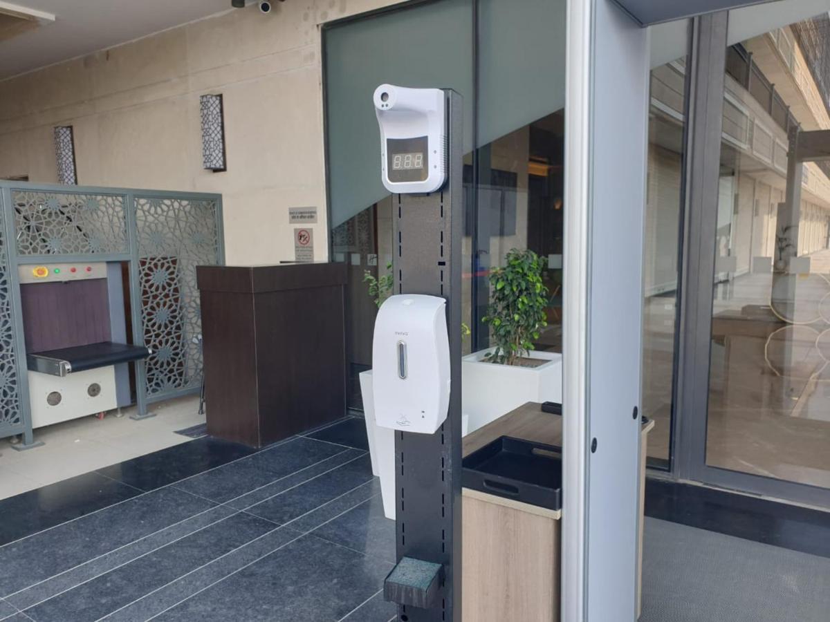 Holiday Inn Gurugram Sector 90 By Ihg Гургаон Экстерьер фото A temperature measuring device at the entrance of a hospital in Wuhan, China