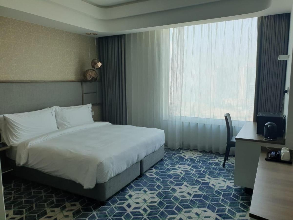 Holiday Inn Gurugram Sector 90 By Ihg Гургаон Экстерьер фото A room at the hotel