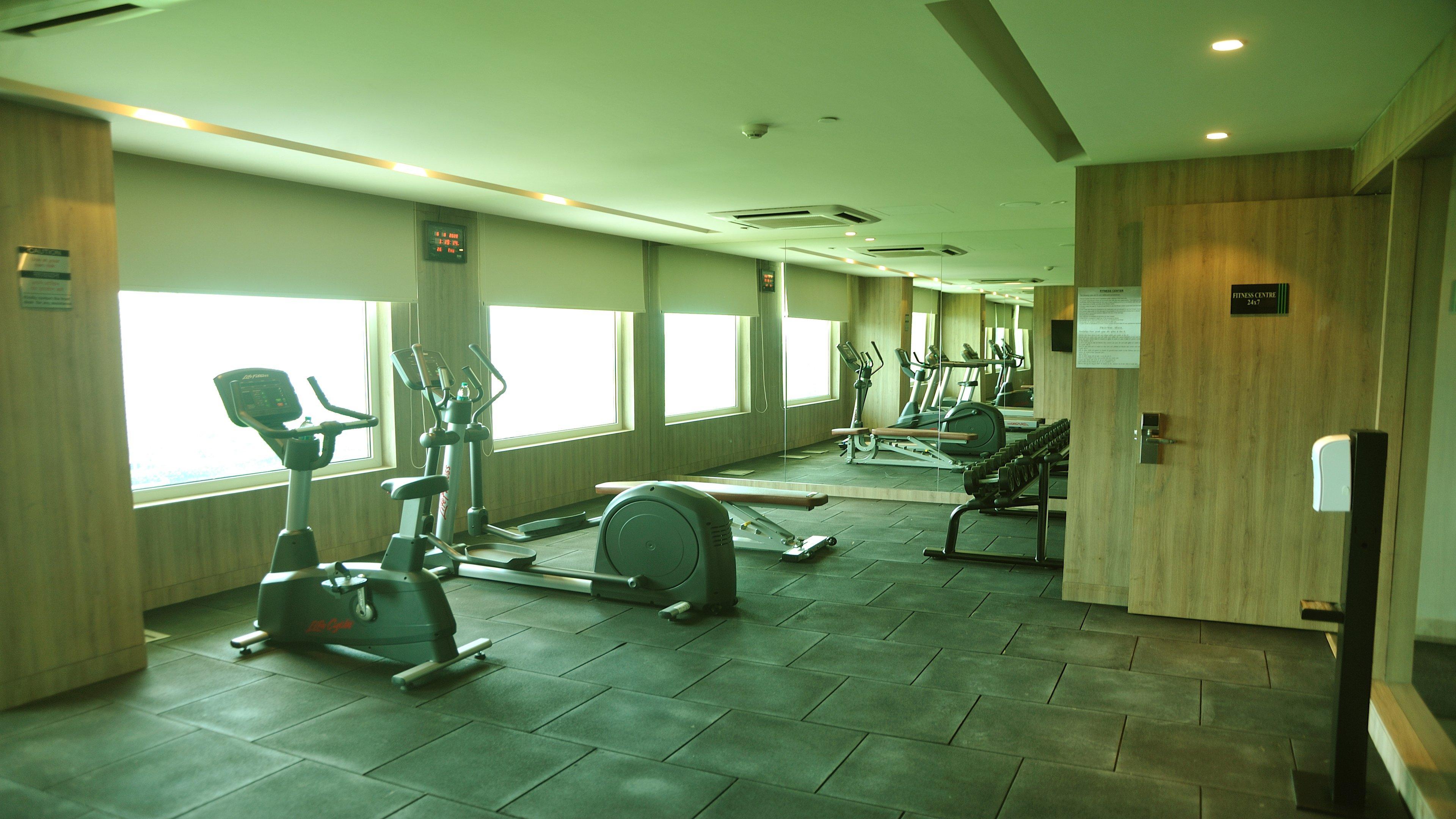 Holiday Inn Gurugram Sector 90 By Ihg Гургаон Экстерьер фото The gym at the hotel