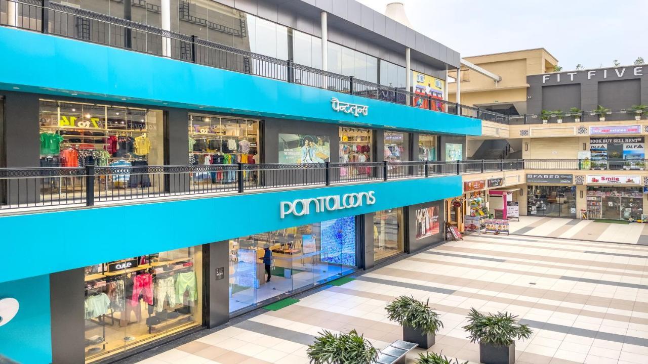 Holiday Inn Gurugram Sector 90 By Ihg Гургаон Экстерьер фото A store in the mall
