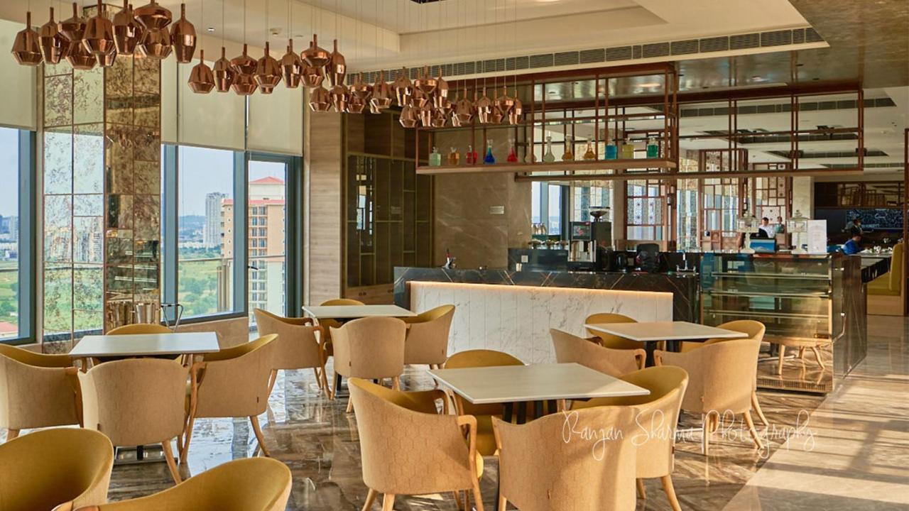 Holiday Inn Gurugram Sector 90 By Ihg Гургаон Экстерьер фото The Lounge at the airport