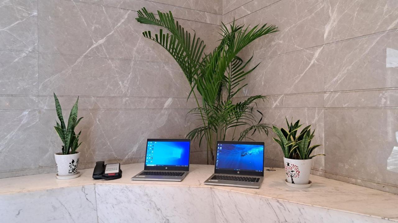 Holiday Inn Gurugram Sector 90 By Ihg Гургаон Экстерьер фото A pair of laptops
