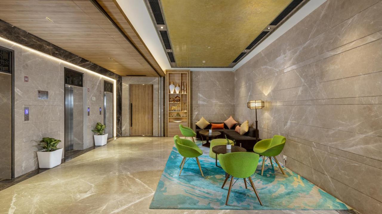 Holiday Inn Gurugram Sector 90 By Ihg Гургаон Экстерьер фото Lobby