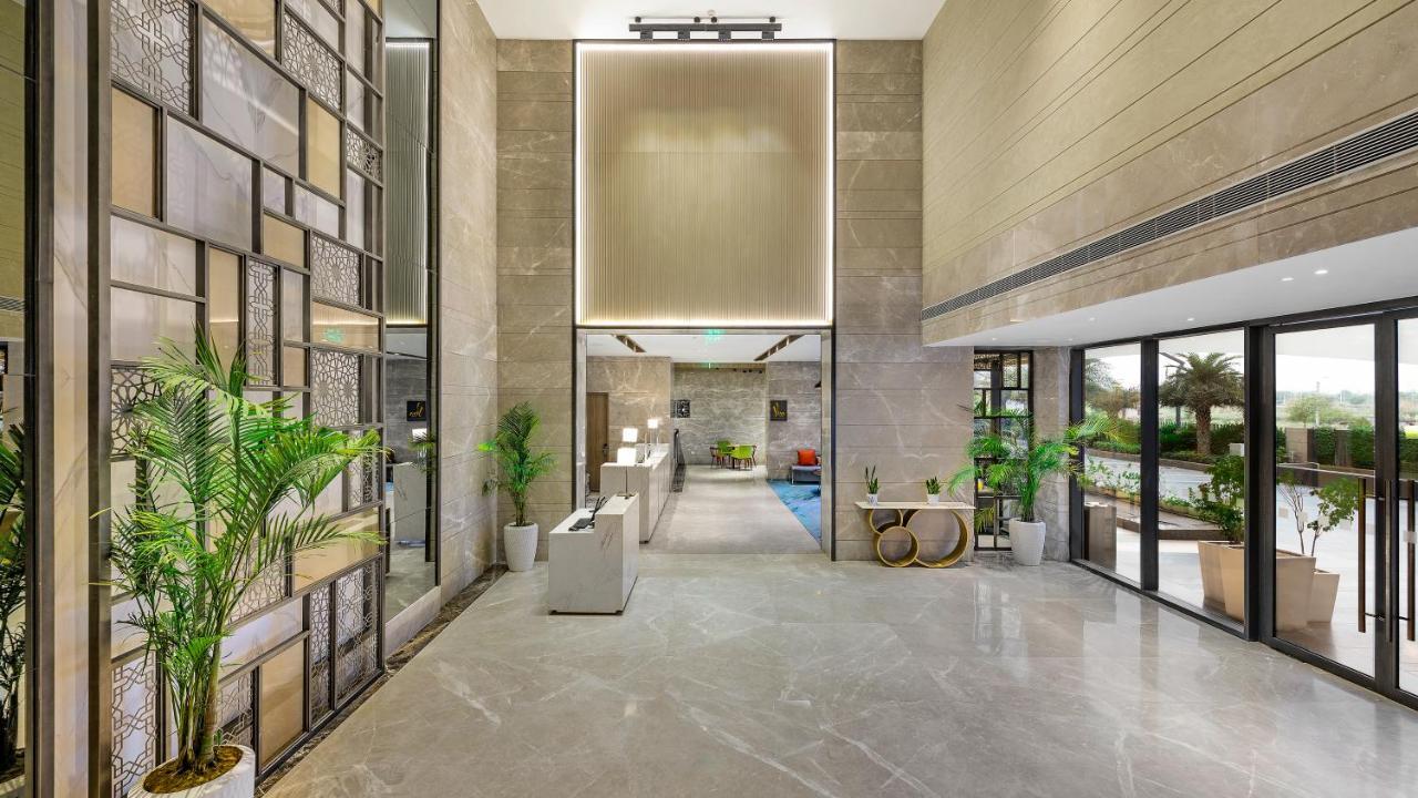 Holiday Inn Gurugram Sector 90 By Ihg Гургаон Экстерьер фото The lobby of the hotel