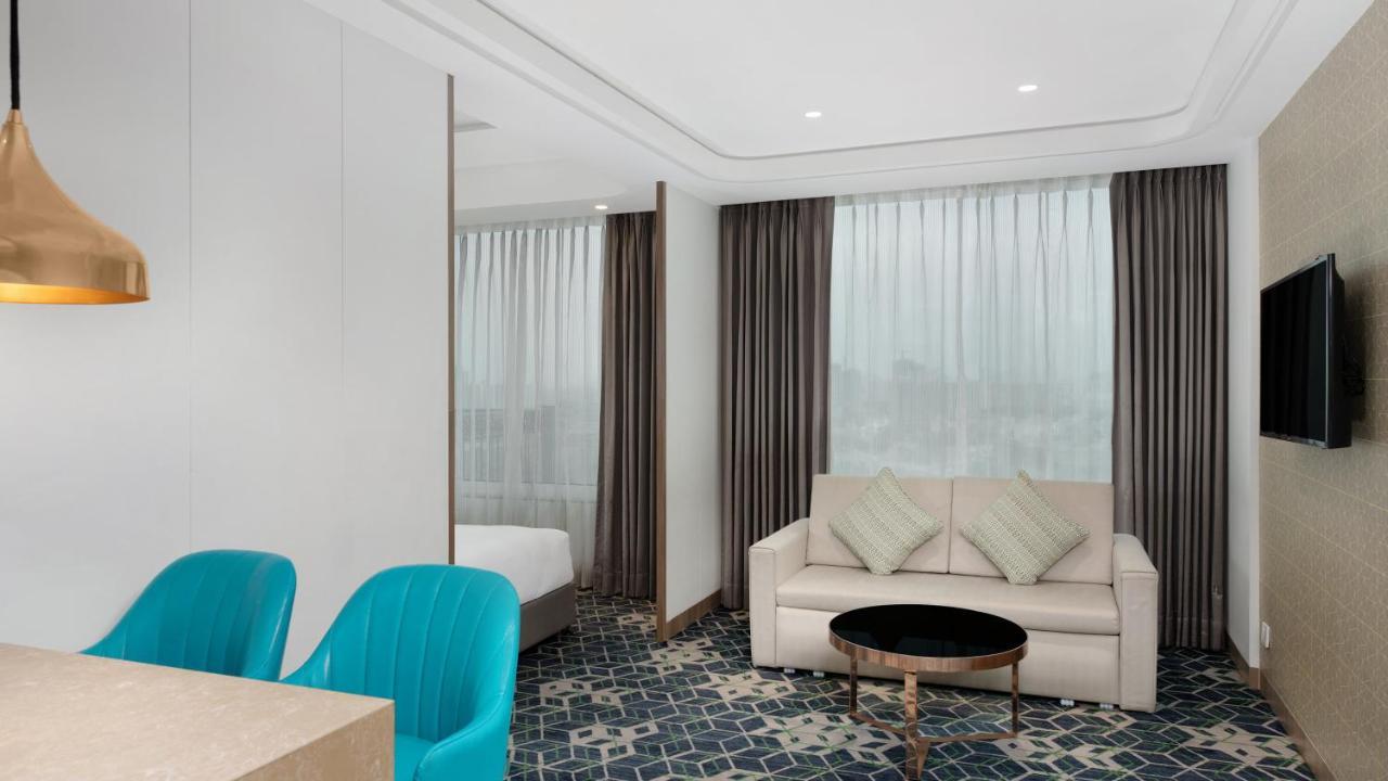 Holiday Inn Gurugram Sector 90 By Ihg Гургаон Экстерьер фото Suite