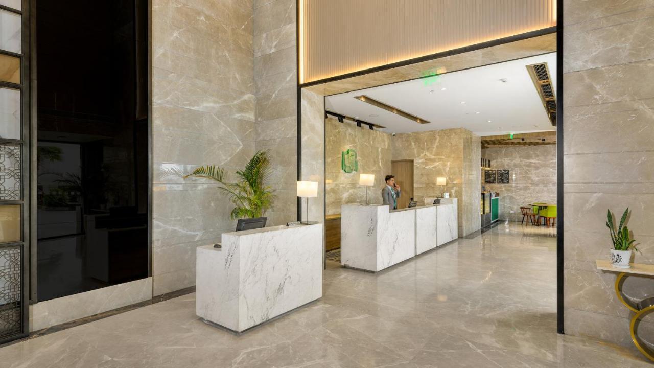 Holiday Inn Gurugram Sector 90 By Ihg Гургаон Экстерьер фото Lobby