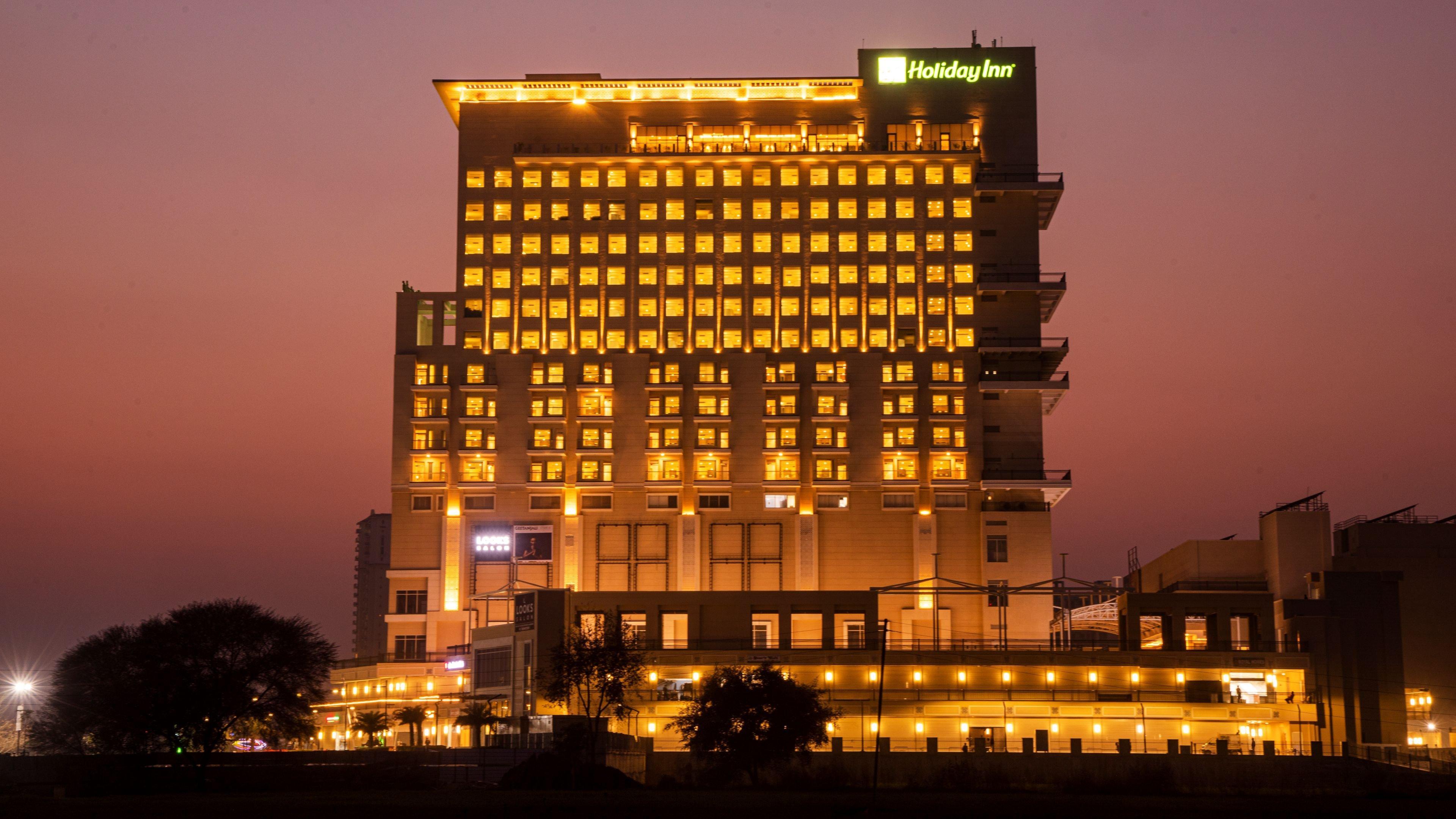 Holiday Inn Gurugram Sector 90 By Ihg Гургаон Экстерьер фото Holiday Inn Bangkok