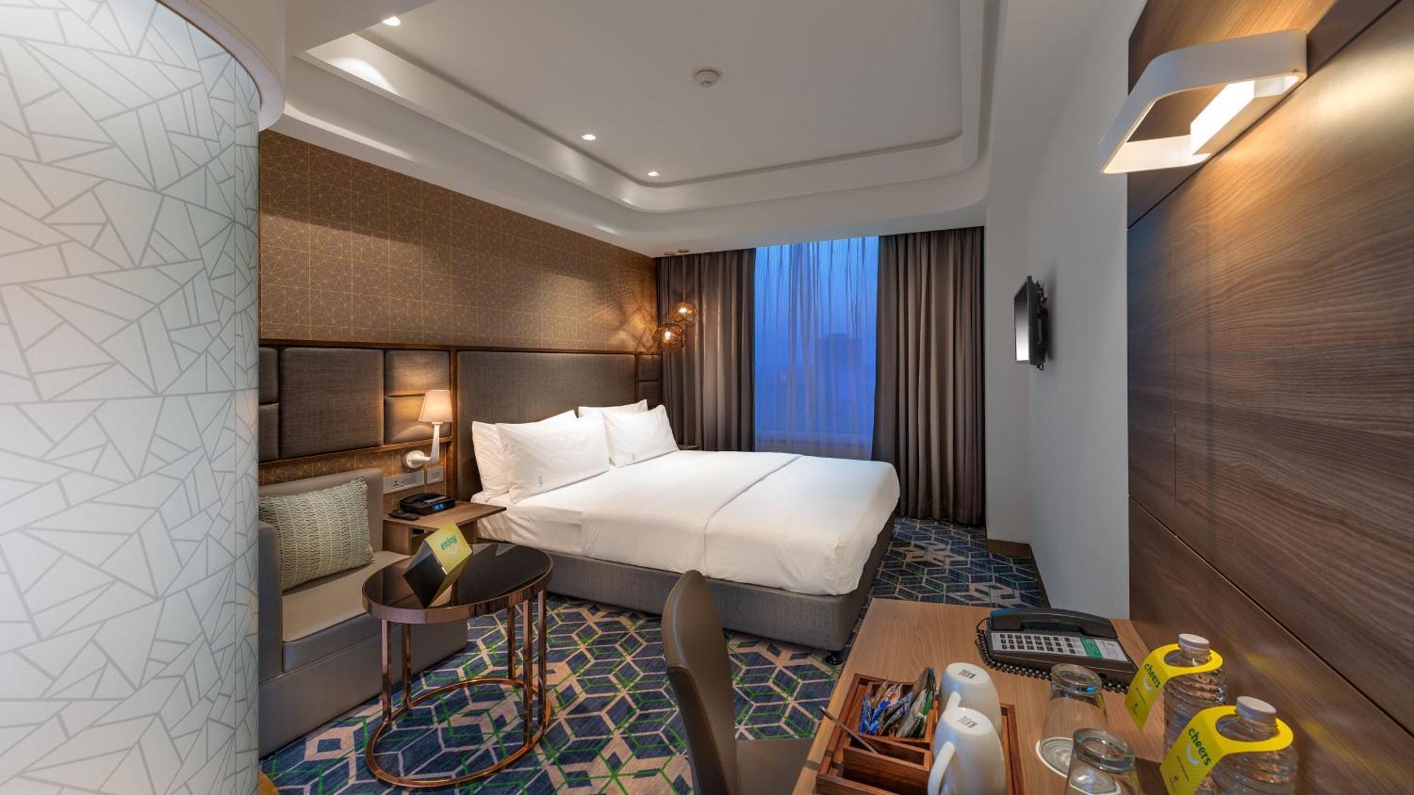Holiday Inn Gurugram Sector 90 By Ihg Гургаон Экстерьер фото Deluxe Room