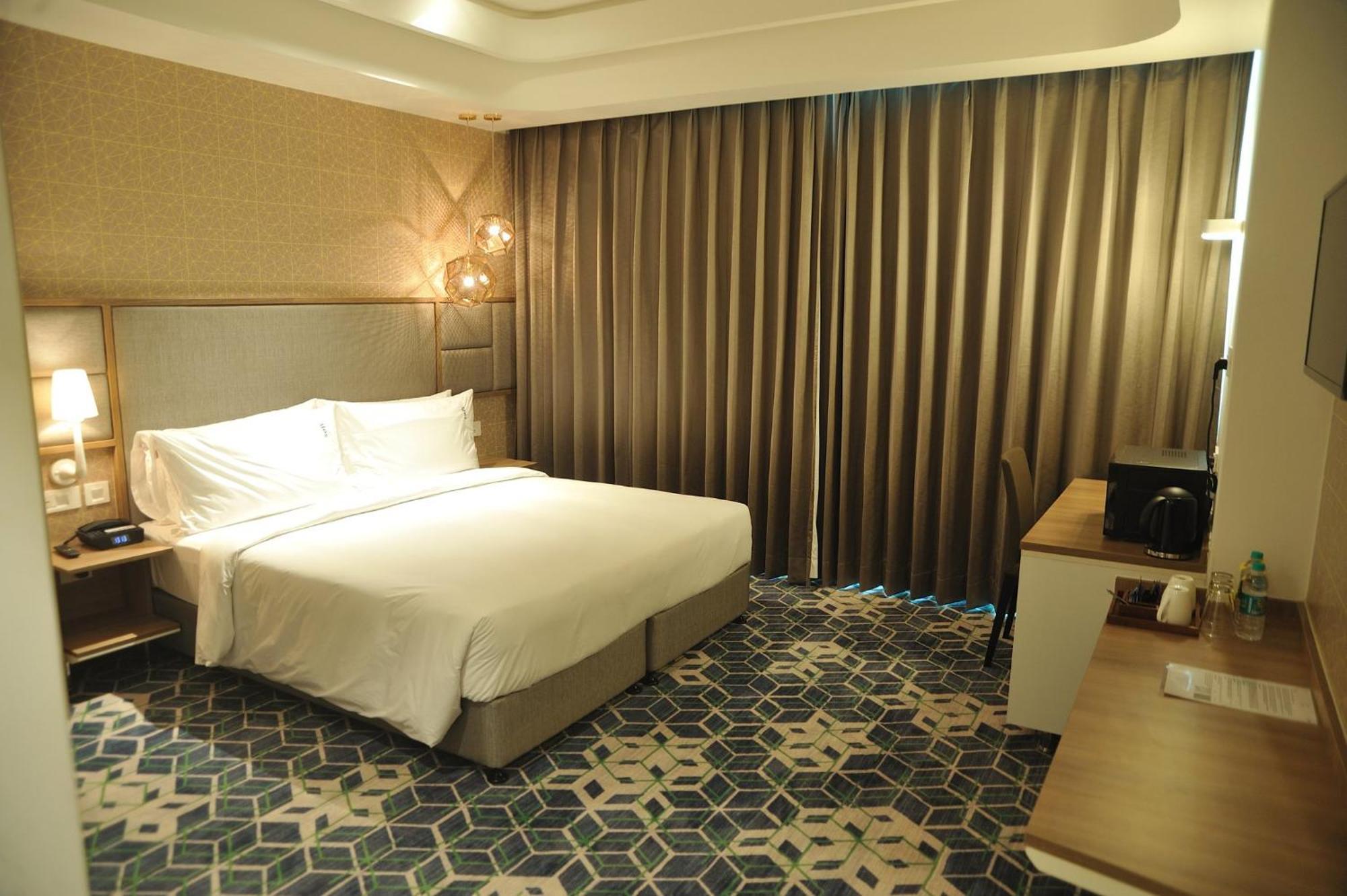 Holiday Inn Gurugram Sector 90 By Ihg Гургаон Экстерьер фото A room at the hotel
