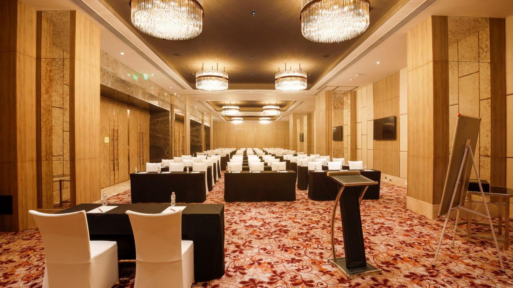 Holiday Inn Gurugram Sector 90 By Ihg Гургаон Экстерьер фото The ballroom