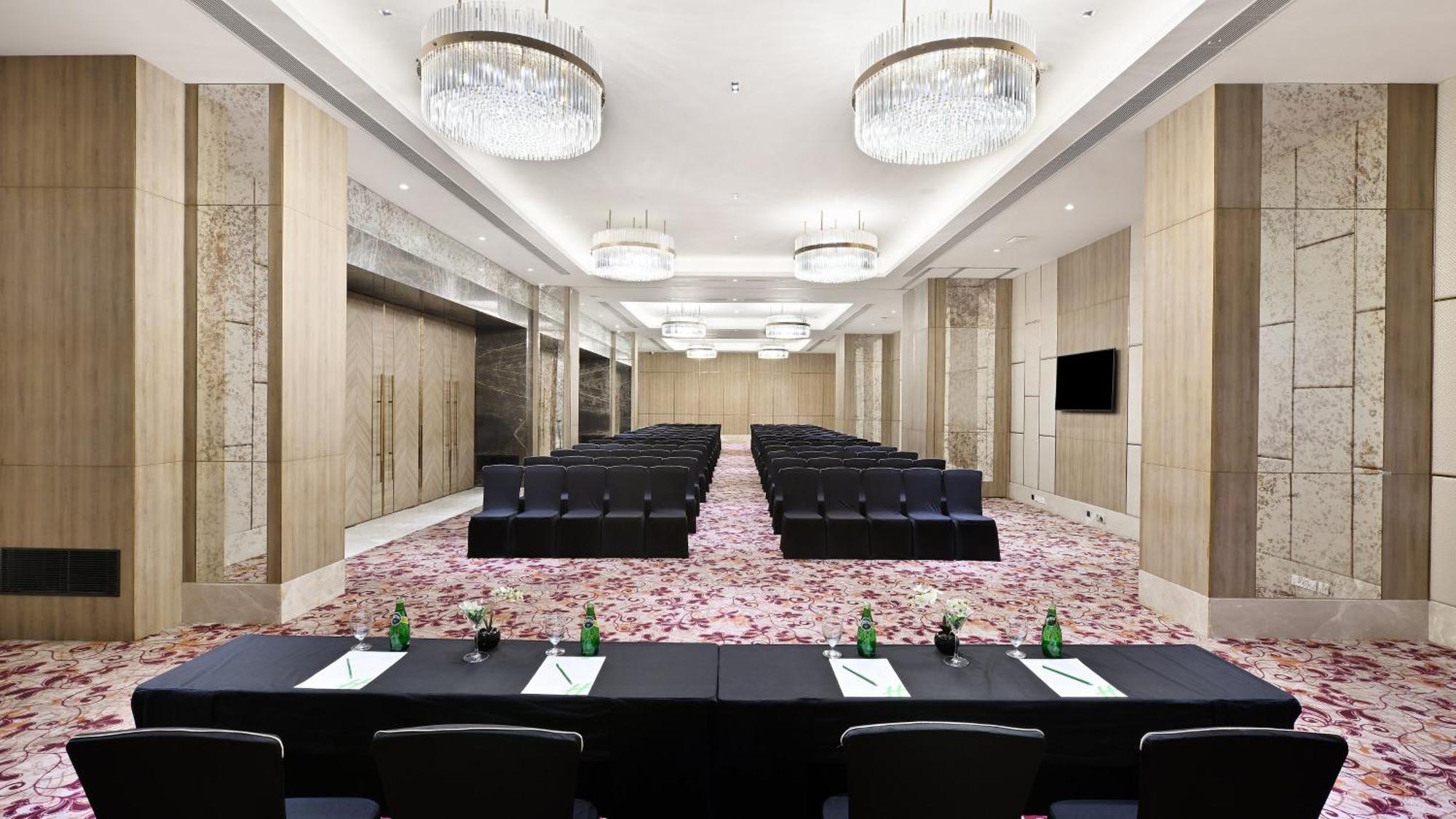 Holiday Inn Gurugram Sector 90 By Ihg Гургаон Экстерьер фото The ballroom