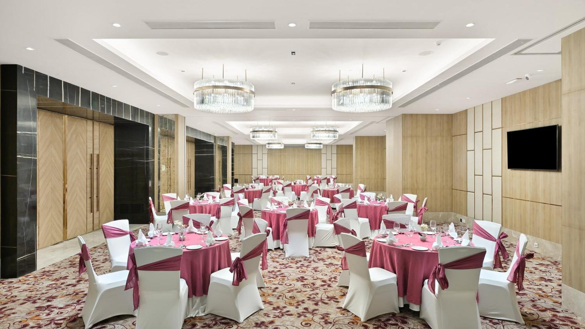 Holiday Inn Gurugram Sector 90 By Ihg Гургаон Экстерьер фото The Grand Ballroom